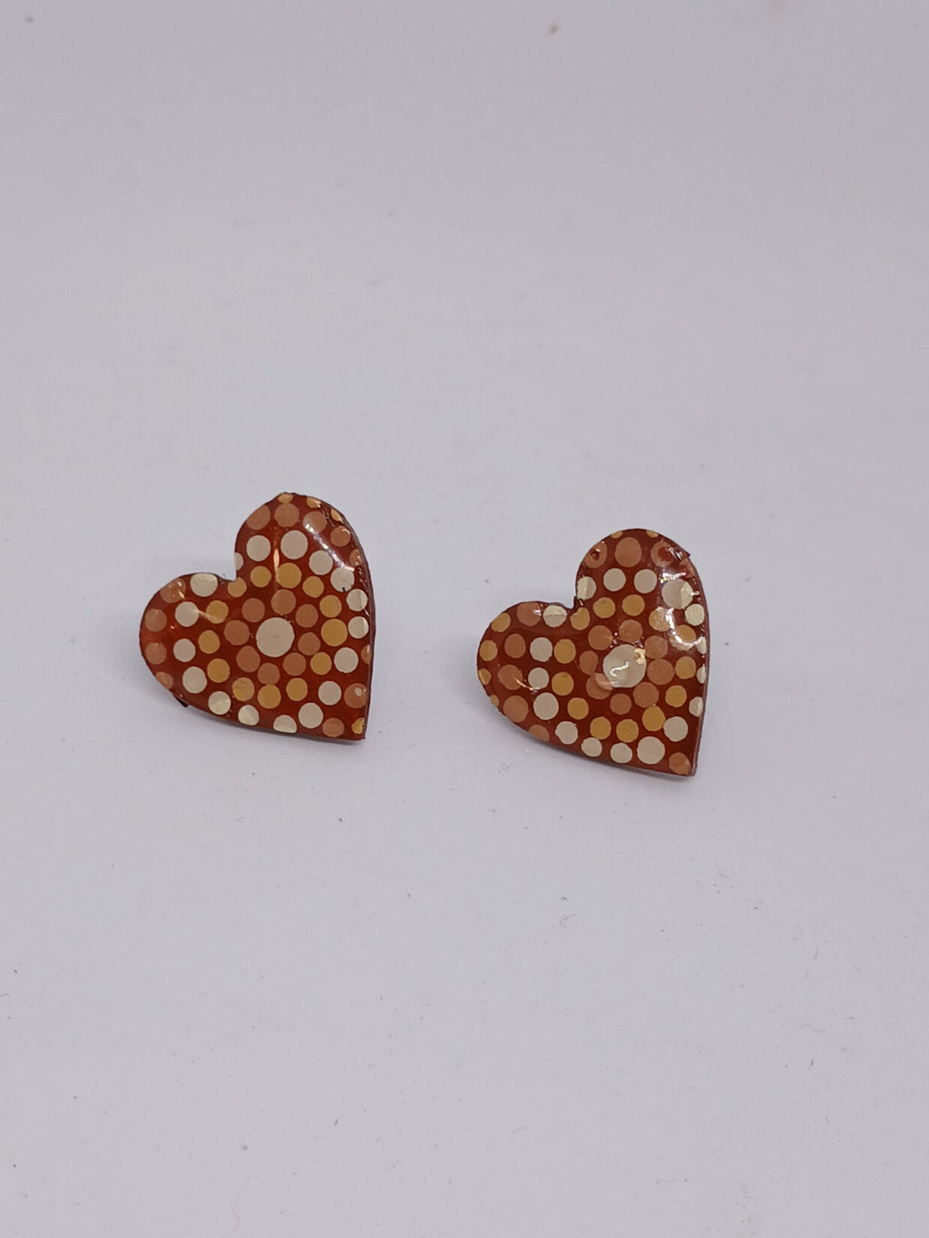 Red Ochre & Cream – Hand-Painted Aboriginal Art Heart Stud Earrings (20mm)