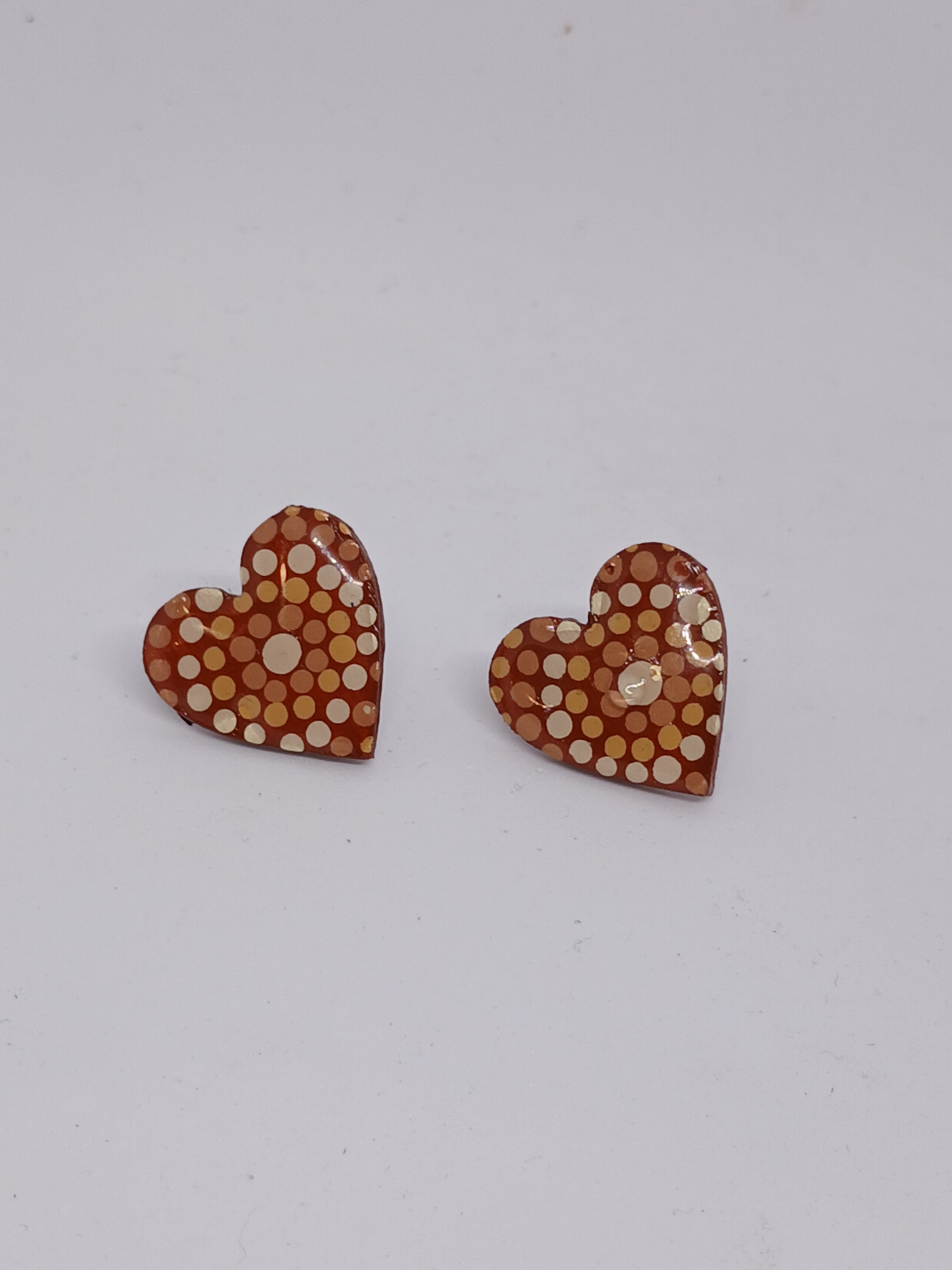 Red Ochre & Cream – Hand-Painted Aboriginal Art Heart Stud Earrings (20mm)