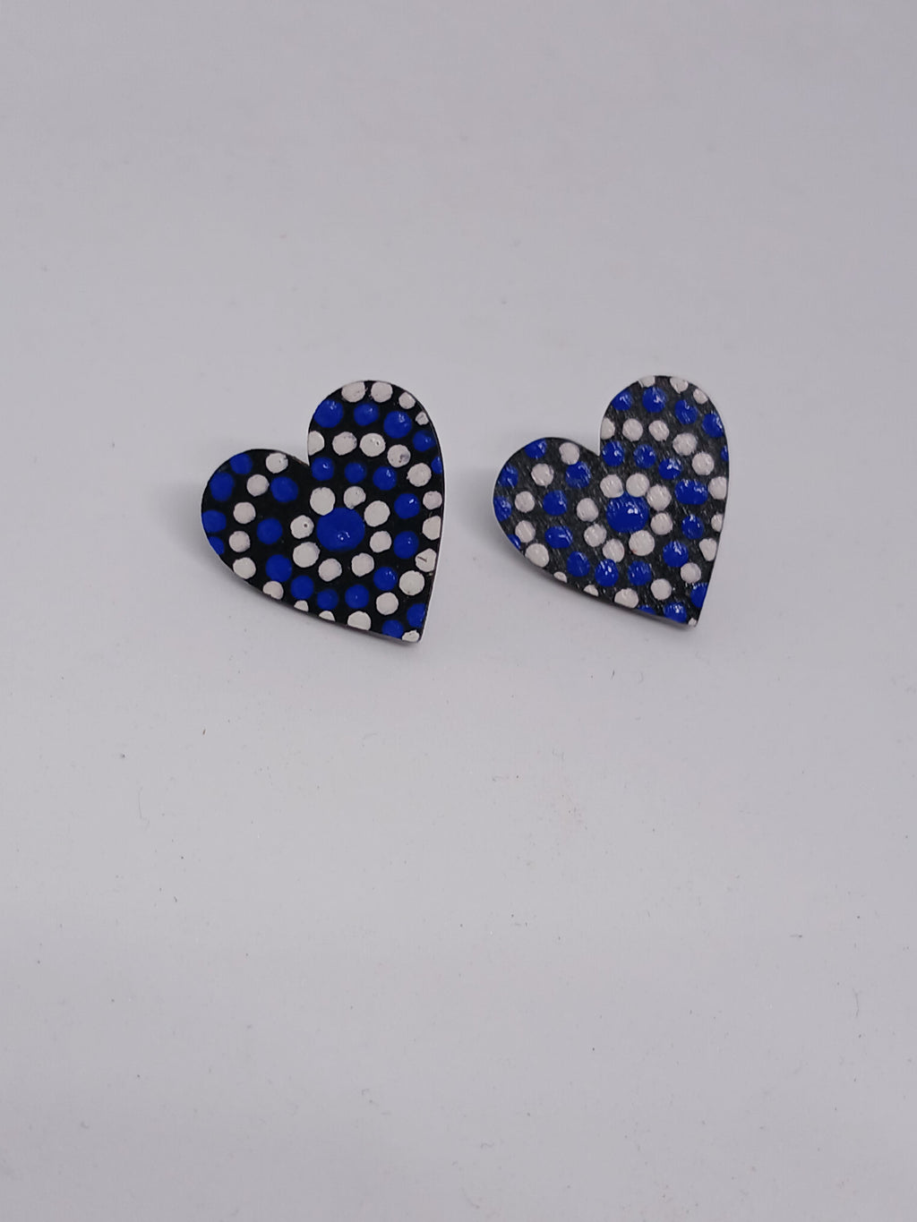 Black, Blue & White – Hand-Painted Aboriginal Art Heart Stud Earrings (20mm)