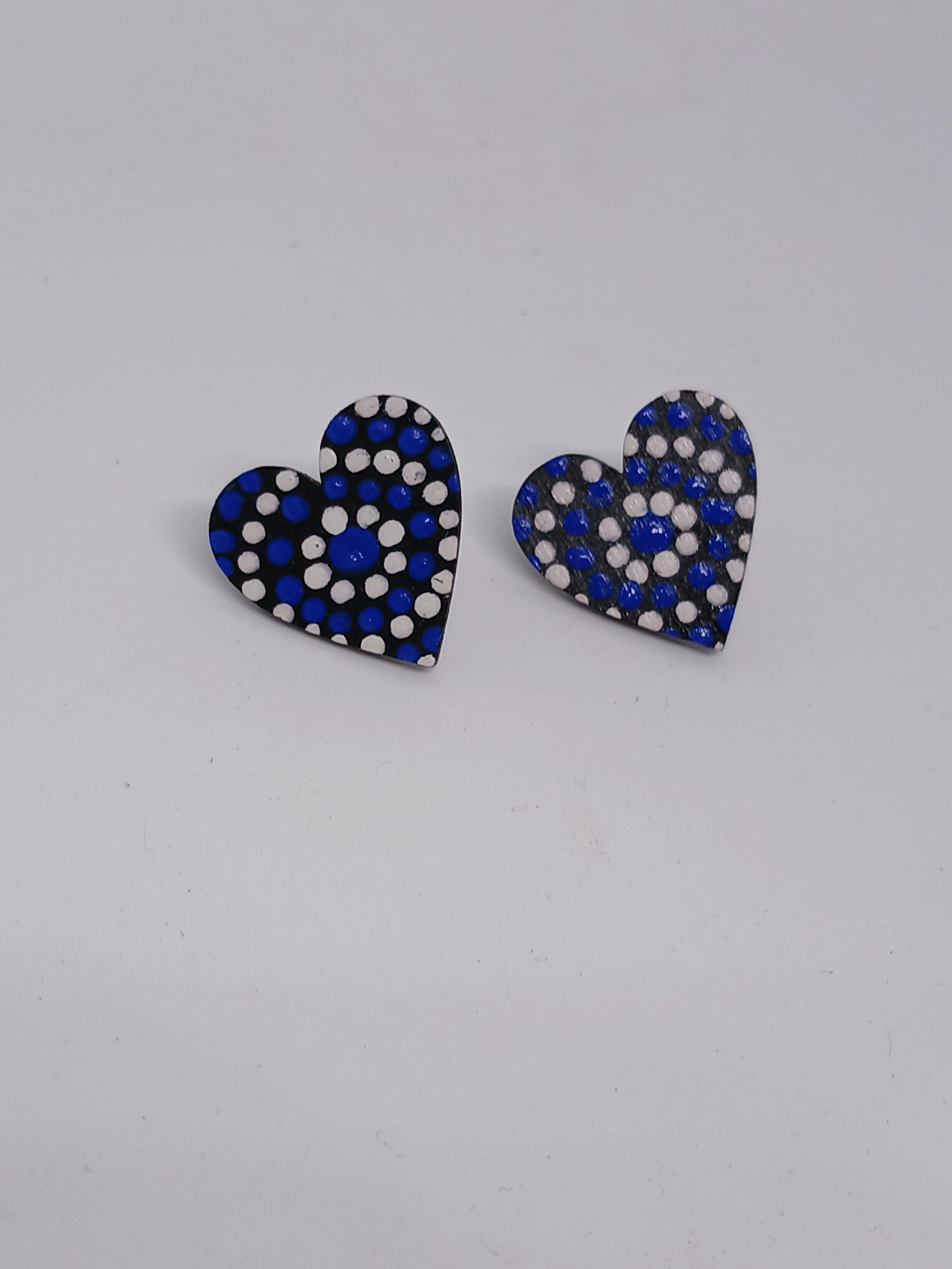 Black, Blue & White – Hand-Painted Aboriginal Art Heart Stud Earrings (20mm)